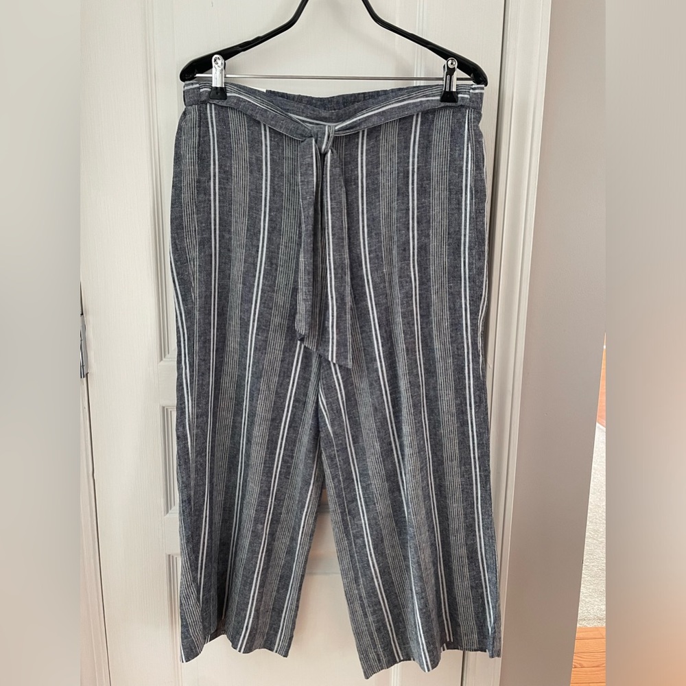 Calvin Klein Linen Pants. Size 10. NWT. Belt attached at front for added look